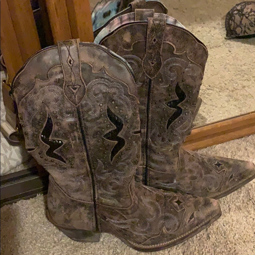 Laredo cowgirl boots
